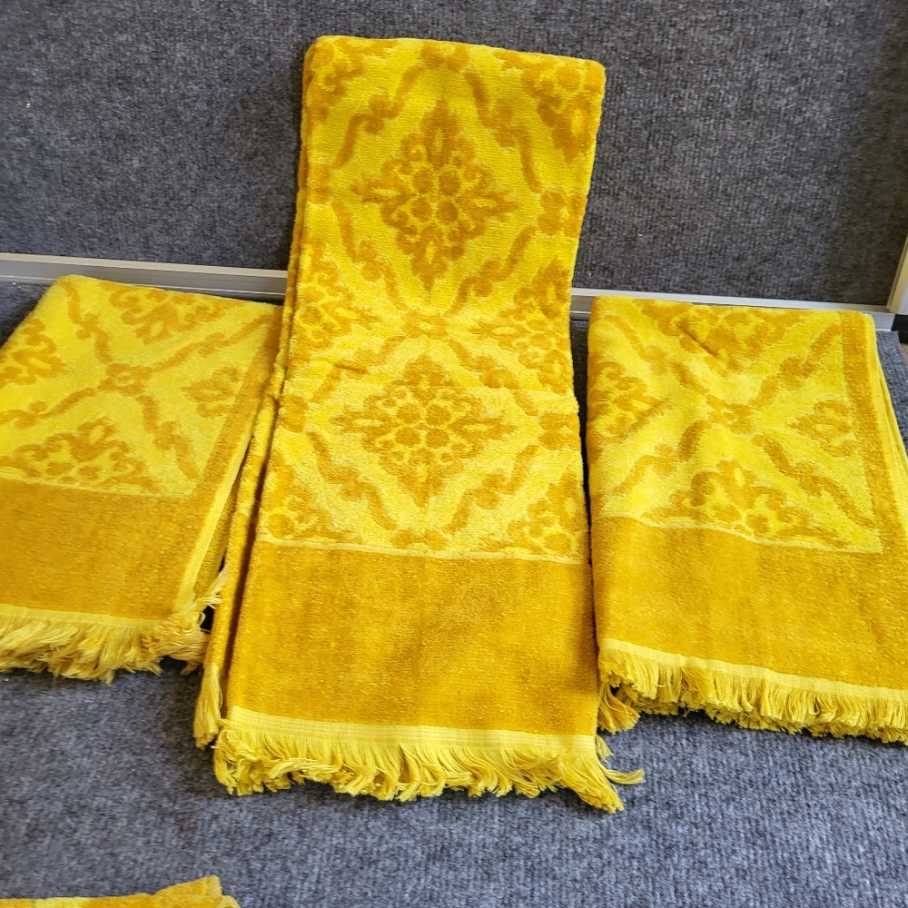 Vintage St Mary’s towels and washcloth golden yellow - Picture 5 of 5